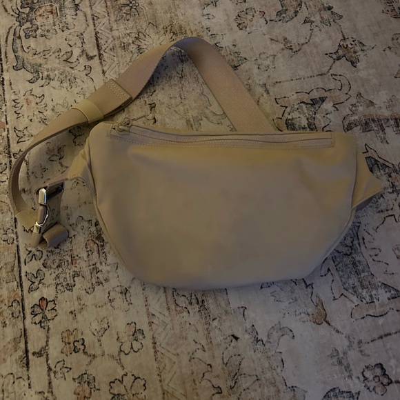 Lululemon City Adventurer Belt Bag 2.5L - Picture 4 of 9